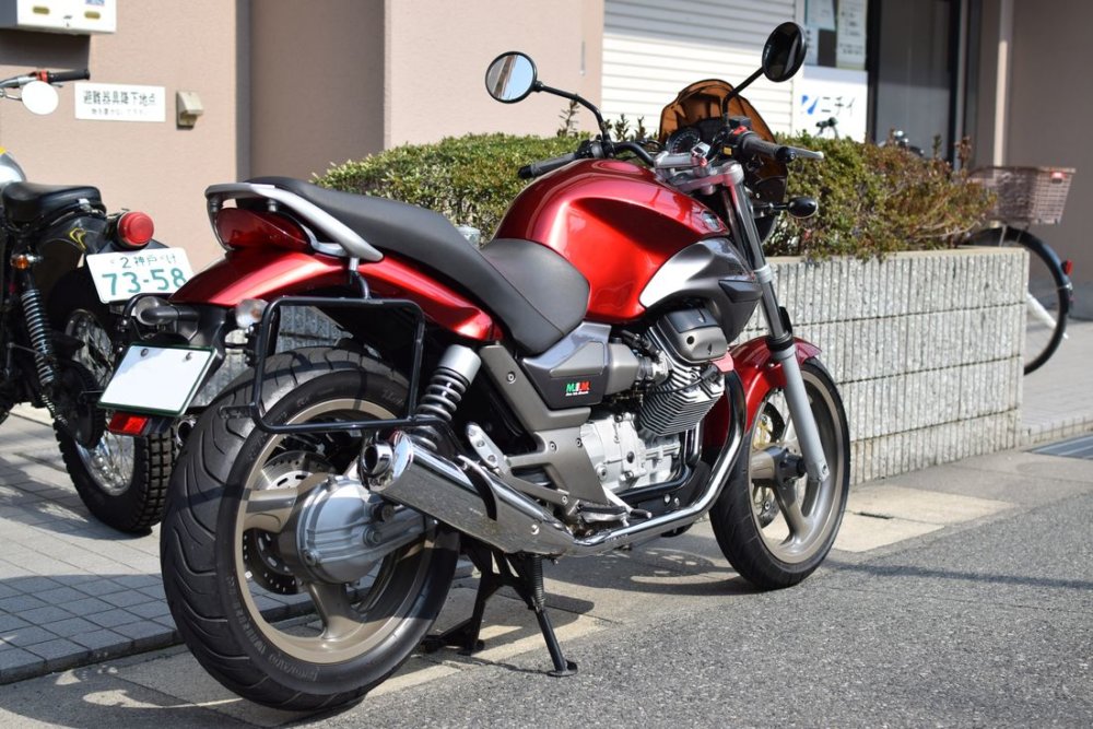 MOTO GUZZI BREVA750ieと銘菓 | マックスフリッツ神戸｜MaxFritz